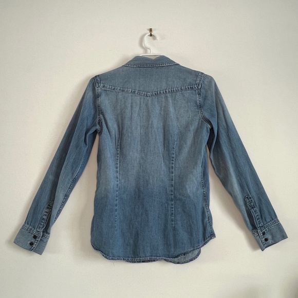 GAP Denim Chambray Button Up Shirt 100% Cotton Small Coastal Cowgirl - Picture 8 of 13
